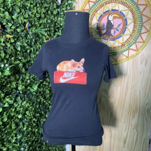 T-Shirt Nike Sportswear cachorro Preta (Desapego)