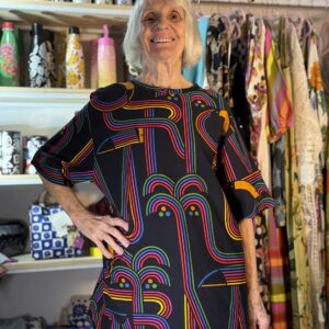 Blusa T-Shirt Farm Logotuca Preto Colorido Desejo TAM P (Desapego)