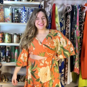Vestido Farm Curto Floral Bem me Quer Recorte Lateral Laranja Bege TAM G (Desapego)