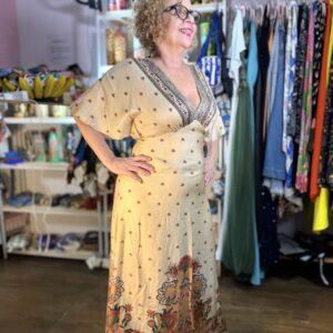 Vestido Garage Longo Cleo Ilha de Flores Bege Flor Mangas TAM P (Novo)