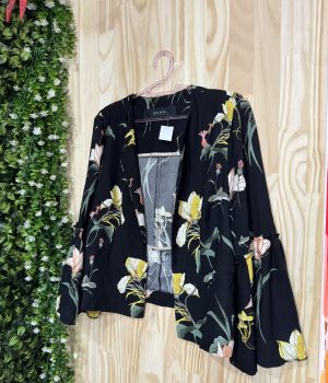 Casaco Zara Preto Floral (desapego)
