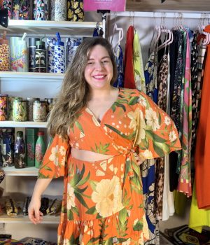 Vestido Farm Curto Floral Bem me Quer Recorte Lateral Laranja Bege TAM G (Desapego)