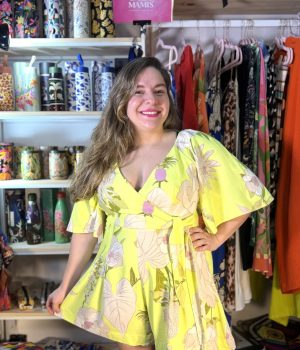 Macaquinho Farm Curto Calor Floral Neon Amarelo TAM G (Desapego)